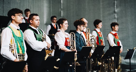 A Innsbruck, i musicisti del Tirolo, dell'Alto Adige e del Trentino danno sempre prova della loro bravura in occasione dei Concerti Promenade (nella foto: edizione 2025). (Foto: Euregio/Innsbruck Promenade Concerts/Amir Kaufmann)