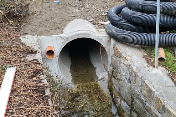 Der Durchmesser der neuen Rohrleitung für die Tscharserquelle wurde nach der Abflussmenge für ein 100-jähriges Hochwasser berechnet. (Foto: LPA/Landesamt für Wildbachverbauung West in der Agentur für Bevölkerungsschutz)