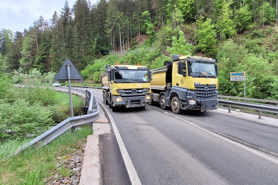 Im Mai 2024 wurden im Auftrag von der Landesabteilung Tiefbau insgesamt 25 Brücken überprüft, darunter jene auf der Staatsstraße aufs Lavazéjoch. (Foto: LPA/Landesabteilung Tiefbau)
