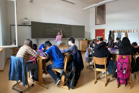 Das Sprachenzentrum Bozen der Pädagogischen Abteilung organisiert sowohl Deutsch- als auch Italienischkurse für Schülerinnen und Schüler mit Migrationshintergrund. (Foto: LPA/Pädagogische Abteilung/Laura Lovatel)