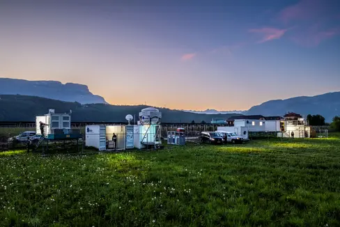 Strumenti di misurazione e stazione radiosondaggio dell'Istituto di Tecnologia di Karlsruhe KIT nella sede principale di Bolzano. (Foto: USP/Karlsruher Institut für Technologie KIT/Markus Breig)