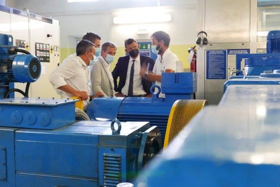 STA-Präsident Fill (3.v.l.) und LR Alfreider (4.v.l.) beim Lokalaugenschein bei der Mendelbahn. (Foto: LPA/Ingo Dejaco)