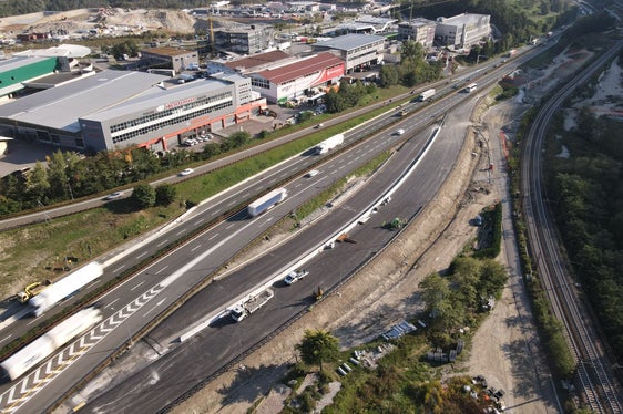 Die Trasse der Riggertal-Schleife verläuft durch einen infrastrukturell anspruchsvollen Bereich, in dem Bahnlinie, Brennerautobahn, Staatsstraße und Eisack auf engem Raum zusammentreffen. (Foto: LPA/g.news)