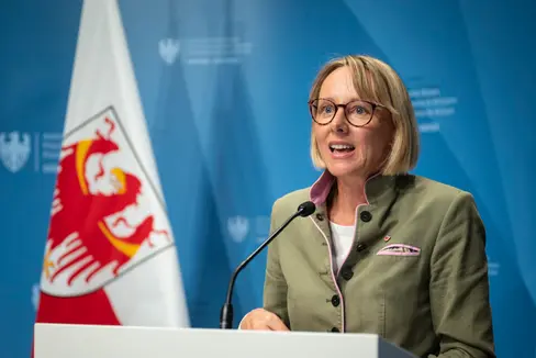 L'assessora Magdalena Amhof ha dichiarato che 44 mila dipendenti e insegnanti provinciali riceveranno entro settembre un ulteriore pagamento una tantum a titolo di compensazione dell'inflazione. (Foto: USP/Fabio Brucculeri)