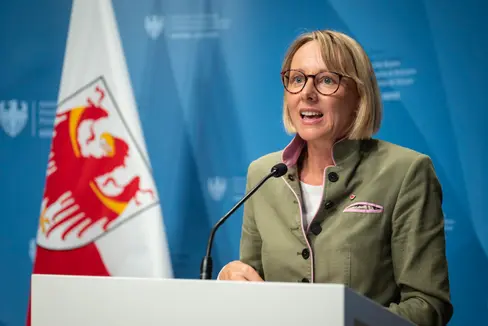 L'assessora Magdalena Amhof ha dichiarato che 44 mila dipendenti e insegnanti provinciali riceveranno entro settembre un ulteriore pagamento una tantum a titolo di compensazione dell'inflazione. (Foto: USP/Fabio Brucculeri)