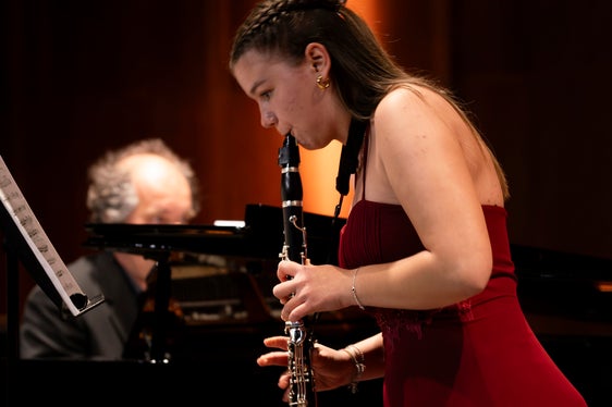 Lia Obexer an der Klarinette, begleitet von Stefan Huber am Klavier. (Foto: LPA/Daniel von Johnston)