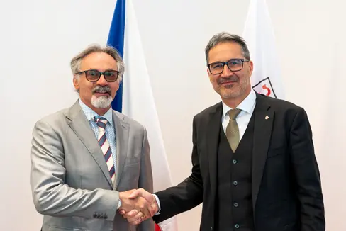 Landeshauptmann Arno Kompatscher (rechts) empfing im Palais Widmann den Generalkonsul der Tschechischen Republik in Mailand, Ivan Počuch. (Foto: LPA/Fabio Brucculeri)