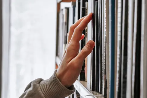 La Provincia di Bolzano è alla ricerca di bibliotecarie/bibliotecari da assumere nelle biblioteche scolastiche e nell'Amministrazione provinciale. Ci si può candidare fino al 20 ottobre 2022 (Foto: Unsplash)