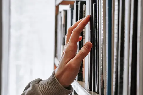 La Provincia di Bolzano è alla ricerca di bibliotecarie/bibliotecari da assumere nelle biblioteche scolastiche e nell'Amministrazione provinciale. Ci si può candidare fino al 20 ottobre 2022 (Foto: Unsplash)