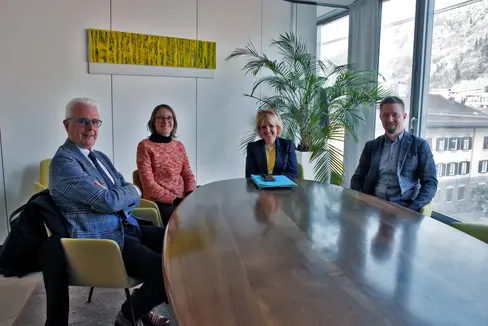 Wollen den Austausch weiter fördern: Landesrätin Deeg (2.v.r.) mit den Mitgliedern des Kammerrates der Ingenieurkammer (v.l.) Claudio Sartori, Marlene Rinner und Michael Pfeifer. (Foto: LPA/Greta Stuefer)