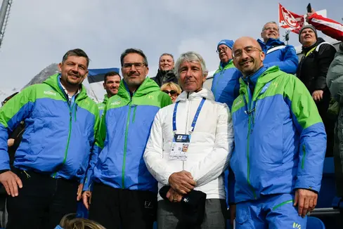 Da sinistra l'assessore provinciale alla Mobilità Daniel Alfreider, il presidente della Provincia Arno Kompatscher, il Ministro per lo Sport e i Giovani Andrea Abodi e il sindaco di Rasun-Anterselva Thomas Schuster (Foto: Comitato Coppa del Mondo Biathlon Anterselva)