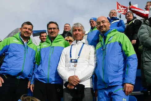 Da sinistra l'assessore provinciale alla Mobilità Daniel Alfreider, il presidente della Provincia Arno Kompatscher, il Ministro per lo Sport e i Giovani Andrea Abodi e il sindaco di Rasun-Anterselva Thomas Schuster (Foto: Comitato Coppa del Mondo Biathlon Anterselva)