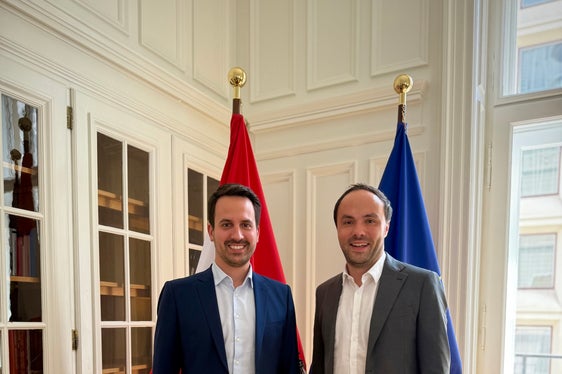 Christoph Wiederkehr ist seit März 2025 Bildungsminister in Österreich. Mit Landesrat Achammer besprach er unter anderem das Vorhaben der österreichischen Regierung, die Mitwirkungspflicht der Eltern gesetzlich zu erhöhen. (Foto: LPA/Bundesministerium für Bildung/Mareike Grün)