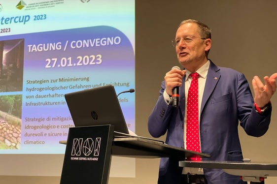 L'assessore all'Edilizia pubblica e Patrimonio Massimo Bessone ha aperto il Convegno internazionale Geoalp con i saluti introduttivi (Foto: ASP)