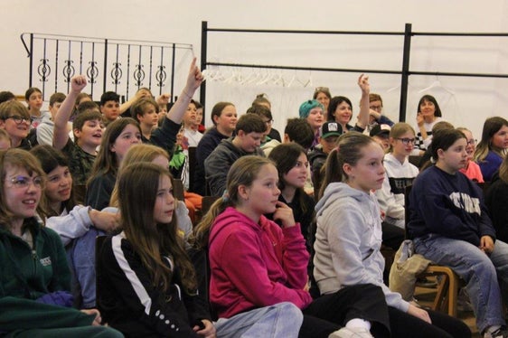 Partecipazione attiva degli alunni al quiz sull'Euregio. (Foto: Karl-Heinz Sparber)
