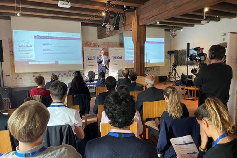 L'Alto Adige si è avviato sulla strada verso la sostenibilità, ma sappiamo c'è ancora molto da fare. Con queste parole il Presidente altoatesino Arno Kompatscher ha aperto a Castel Firmiano la conferenza di tre giorni sui cambiamenti climatici (Foto: ASP/Gnews)