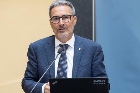 Die Lebenshaltungskosten in Südtirol sind höher als jene im restlichen Staatsgebiet. Darum haben wir unsere autonomen Zuständigkeiten bestmöglich genutzt, um hier aktiv werden zu können, hob Landeshauptmann Arno Kompatscher bei der Unterzeichnung des Abkommens mit der NISF/INPS. (Foto: LPA/Tiberio Sorvillo)