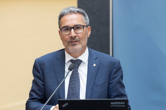 Die Lebenshaltungskosten in Südtirol sind höher als jene im restlichen Staatsgebiet. Darum haben wir unsere autonomen Zuständigkeiten bestmöglich genutzt, um hier aktiv werden zu können, hob Landeshauptmann Arno Kompatscher bei der Unterzeichnung des Abkommens mit der NISF/INPS. (Foto: LPA/Tiberio Sorvillo)