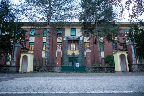 La Giunta provinciale, nella seduta del 15 luglio, ha approvato la realizzazione di un muro perimetrale presso la Caserma Battisti di Merano. (Foto: Reggimento Logistico Julia)