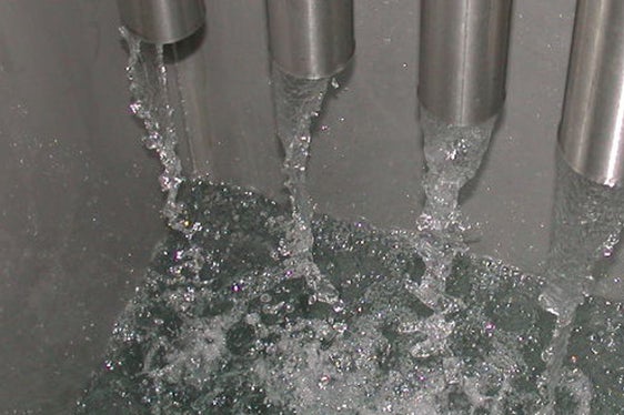 I lavori per i quali la Provincia concede contributi possono riguardare captazioni di sorgenti, pozzi di profondità, bacini di accumulo, condotte di adduzione e distribuzione, impianti di trattamento dell'acqua o condotte di collegamento. (Foto: USP/Agenzia provinciale per l'ambiente e la tutela del clima)