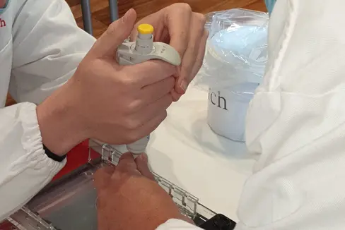 Im Rahmen der Projektwoche Rendezvous mit dem Traumberuf könnte Oberschüler und Oberschülerinnen unter Forschungs- und Sanitätsberufe aus der Nähe kennenlernen. (Foto: LPA/Pädagogische Abteilung)