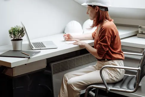 Attraverso un concorso pubblico saranno assunti otto esperti tecnici e un'ingegnera o un ingegnere specializzato in sicurezza sul lavoro, con contratto a tempo indeterminato e nella IX qualifica funzionale. (Foto: Pexels. La foto può essere utilizzata solo in relazione al presente comunicato stampa)