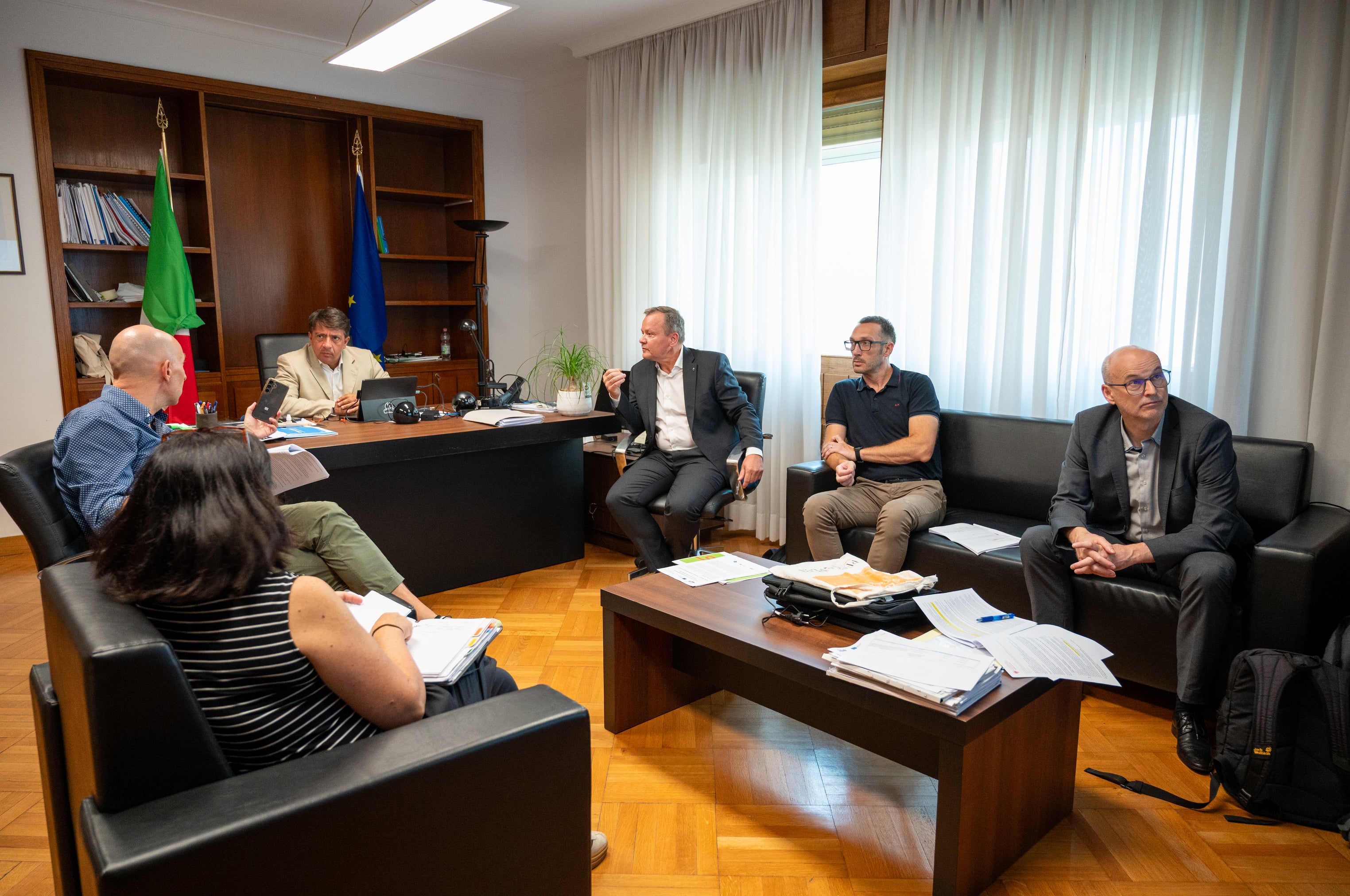 Nach einem ersten Treffen mit Ministerin Calderone im April fand am 16. Juli eine weitere Zusammenkunft auf technischer Ebene statt, um das Pilotprojekt zur Arbeitssicherheitsausbildung mit dem Ministerium zu vertiefen. (Foto: LPA/Studio154)