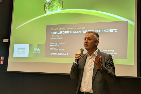 Der Schutz unserer Natur ist eine gemeinsame Verantwortung“, betonte der Landesrat für Umwelt-, Natur- und Klimaschutz Peter Brunner im Rahmen der Filmvorführung. Der Film zeigt eindrucksvoll, wie wichtig es ist, das Bewusstsein für Naturschutz zu schärfen. (Foto: LPA/Vera Brunetti)