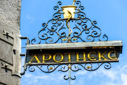 Die Landesregierung hat heute grünes Licht für Neuerungen in der Ausgabe von Medizinprodukten an Diabetiker und Diabetikerinnen gegeben. Damit werden Dienstleistungsapotheken ausgebaut. (Foto: iStock)