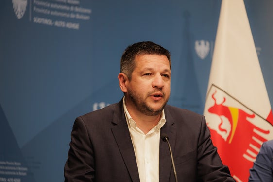 Als Verband ist es uns ein besonderes Anliegen, alle südtirolmobil Pass-Nutzerinnen und -Nutzer einzuladen, Südtirols Bergwelt bequem und nachhaltig mit unseren Seilbahnen zu erkunden, sagte Helmut Sartori, Präsident der Seilbahnunternehmer Südtirols. (Foto: LPA/Ivan Brentegani)