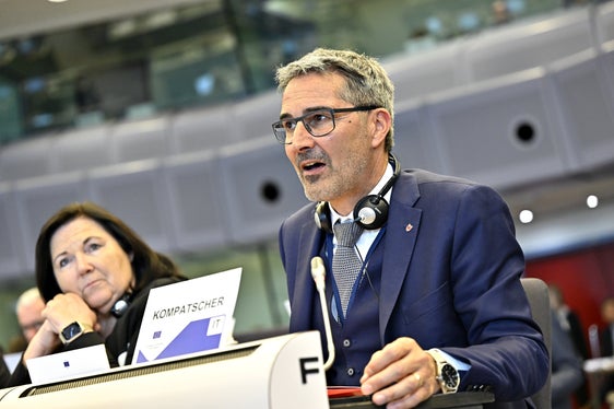 Il presidente Kompatscher: Riconoscere il prezioso contributo dei volontari è fondamentale per la gestione delle crisi. (Foto: CdR)