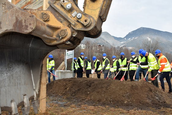 La costruzione della tangenziale di Varna è iniziata oggi con la cerimonia di inaugurazione. L'infrastruttura dovrebbe alleggerire il traffico cittadino e migliorare la mobilità nella Valle Isarco (Foto: ASP/Angelika Schrott)