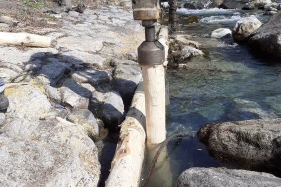 Die Wildbachverbauung hat die Sohlpflasterung in der Passer im Bereich der Theaterbrücke in Meran saniert. (Foto: LPA/Landesamt für Wildbach- und Lawinenverbauung West)