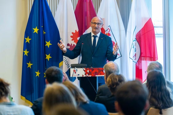 Landeshauptmann Mattle (Tirol): Eine Koexistenz zwischen Großraubtieren und der Almwirtschaft ist so nicht möglich. (Foto: LPA/Javier Bernal Revert)