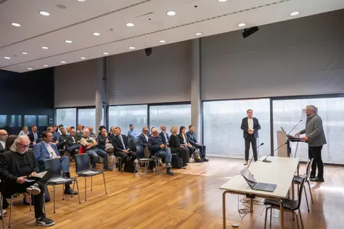 Il direttore generale Alexander Steiner ha rivolto un saluto agli Stakeholder IT riuniti all'Eurac. (Foto: USP/Greta Stuefer)