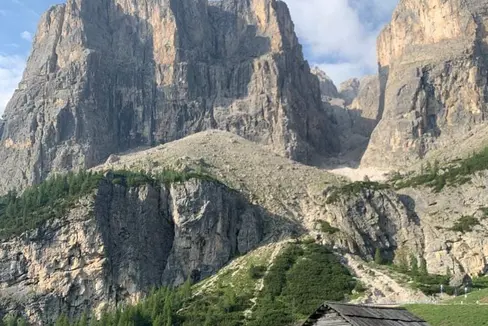 Ora c’è una pista aggiuntiva per i ciclisti che pedalano per il Passo Sella o per il Passo Gardena (Foto: ASP/Servizio strade)