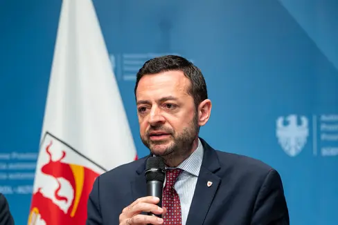 Landesrat Marco Galateo wird am 3. August im Kultur- und Bildungszentrum Terraferma in Bozen die Schwerpunkte seiner bisherigen Amtszeit sowie die Ziele für die zweite Hälfte der Legislaturperiode vorstellen. (Foto: LPA/Fabio Brucculeri)