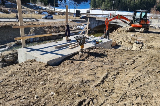 In Zukunft wird nicht mehr in Vierschach, sondern nach Abschluss der Arbeiten in Winnebach (im Bild) der Pegelstand der Drau im Auge behalten. (Foto: Landesamt für Hydrologie und Stauanlagen/Stefan Ghetta)