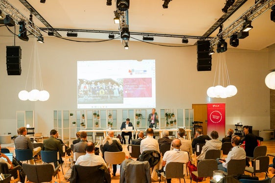 Arbeit im Plenum: Aufbauend auf dem 'AI Act' der Europäischen Union dachte das EuregioLab über Strategien und Empfehlungen für gemeinsame Projekte in der Euregio nach. (Foto: EFA/Mandl)