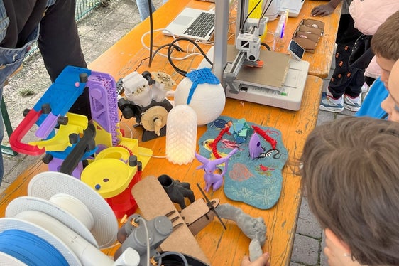 Dal 1° ottobre al 31 dicembre i Corner Tech propongono 146 iniziative su tutto il territorio altoatesino, dedicato a ragazze e ragazzi dagli 8 ai 20 anni, attrezzati all'interno di 11 centri giovanili diffusi della provincia di Bolzano. (Foto: USP)