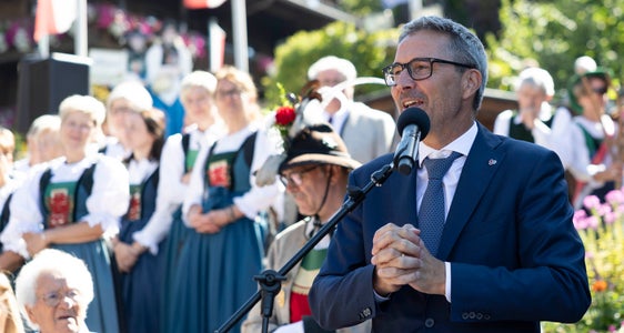 Il presidente Arno Kompatscher (Provincia autonoma di Bolzano): “Anche in futuro dovremo poter negoziare direttamente con la Commissione europea e attuare i suoi programmi in modo autonomo”. (Foto: Land Tirol/Sedlak)