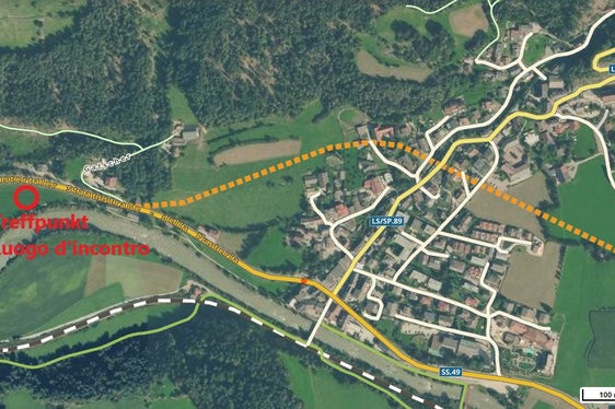 Luogo di incontro per la consegna dei lavori per la circonvallazione di Chienes. (Foto: Ripartizione mobilità)