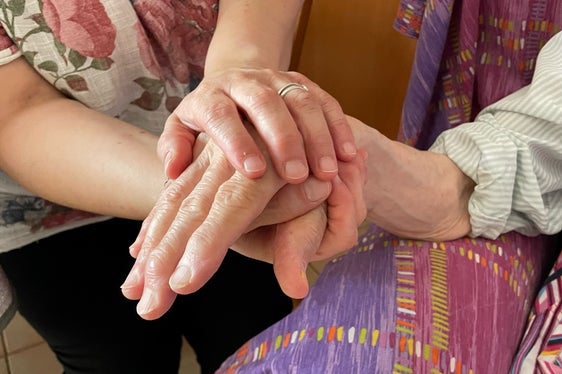 Das Land will unter anderem die Unterstützungsleistungen für die Pflege zu Hause ausbauen. (Foto: LPA/GNews)