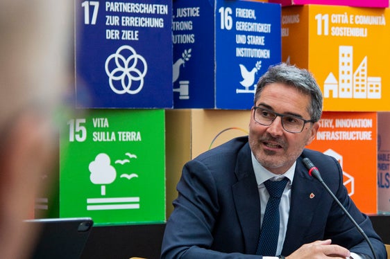 Landehauptmann Kompatscher beim Stakeholder Forum: Die Überarbeitung des Klimaplans wurde notwendig, da uns die Wissenschaft aufzeigt, dass die bisherigen Bemühungen nicht reichen werden. (Foto: LPA/Fabio Brucculeri)