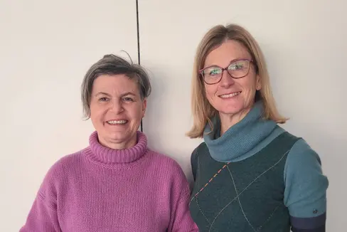 Isabella Summa (rechts) übernimmt die Leitung des Amtes für Personal, Bildung und Beiträge im Gesundheitswesen. Sie folgt auf Veronika Rabensteiner, die Ende 2025 in Pension gegangen ist. (Foto: LPA/Mara Mantinger)