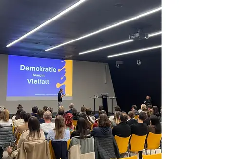 I referenti provenienti da tutta la Provincia hanno partecipato al convegno tenutosi al Noi-Techpark. (Foto: USP/Ufficio Servizio giovani)