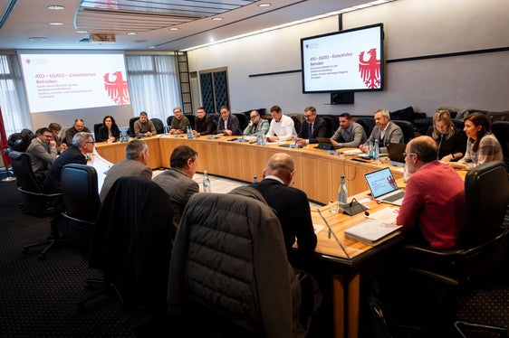 Gegenstand der Diskussion über die Neuorganisation des Abfallwirtschaftsdienstes zwischen Land, Gemeinden und Bezirksgemeinschaften sind vier alternative Governance-Modelle, die im Rahmen der Analysen geprüft wurden. (Foto: LPA/Fabio Brucculeri)