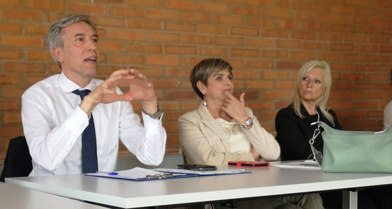 Die Berufsschulführungskräfte (v. l.) Alberto Conci, Coretta Ceretta und Nicoletta Rizzoli. (Foto: LPA/Italienische Berufsbildung)
