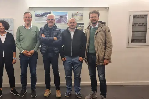 Incontro tra l'assessore Massimo Bessone e l'Ordine degli ingegneri della provincia di Bolzano. Nella foto (da sinistra) il vicepresidente Michael Pfeifer, la direttrice della Ripartizione edilizia e servizio tecnico Albertoni, l'assessore Bessone, il presidente dell'Ordine Claudio Sartori, il direttore della Ripartizione patrimonio Daniel Bedin e il consigliere Hannes Weiss (ASP/Igor Cocca)