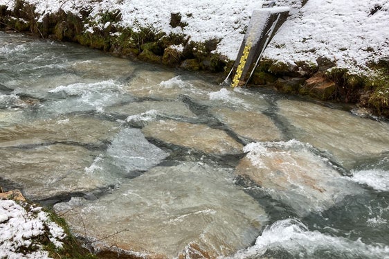 Die unterspülten Stellen bei der Pegelmessstation in Zwischenwasser hat die Wildbachverbauung in Zusammenarbeit mit dem Amt für Hydrologie und Stauanlagen wieder repariert. (Foto: LPA/Landesamt für Wildbach- und Lawinenverbauung Ost)